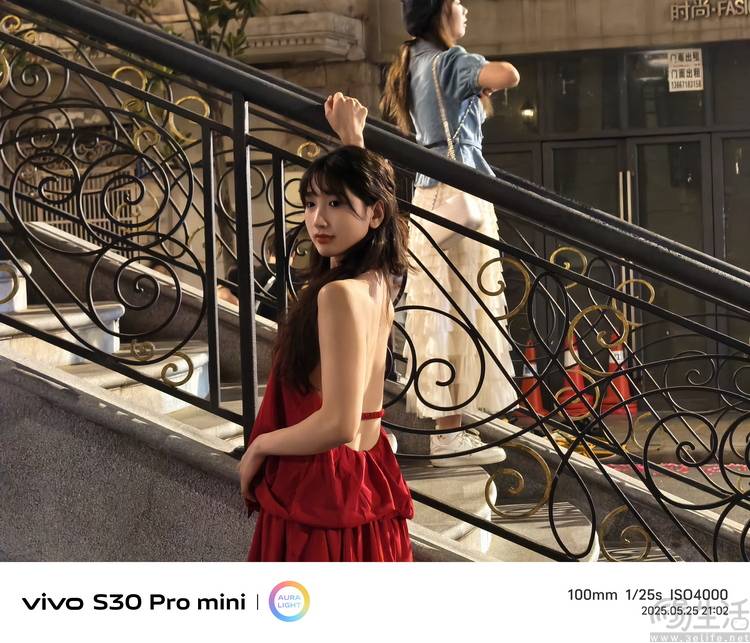 列首发评测：多彩、好玩还特别能打开元棋牌appvivo S30系(图3)